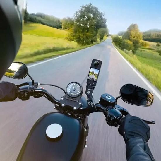 INSTA360MOTORBUNDLE_2